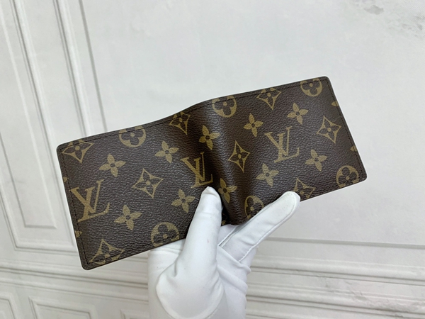 LVコピーウォレット着用イメージ